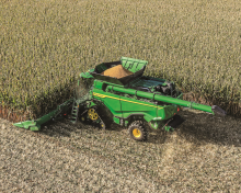 John Deere X950 Combine Harvesting Corn