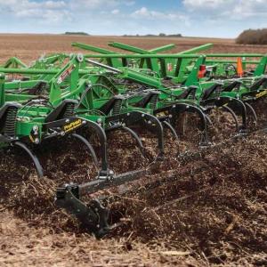 Field image of 2430 Chisel Plow
