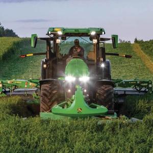 field image of 7r 330 Row Crop Tractor