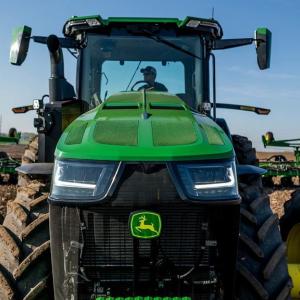 Field image of 8R 250 4WD Tractor
