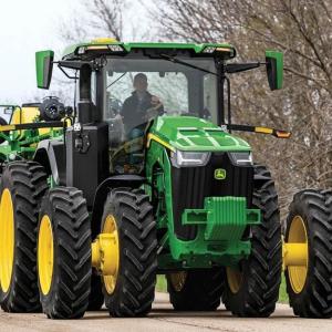 Field image of 8R 340 4WD Tractor
